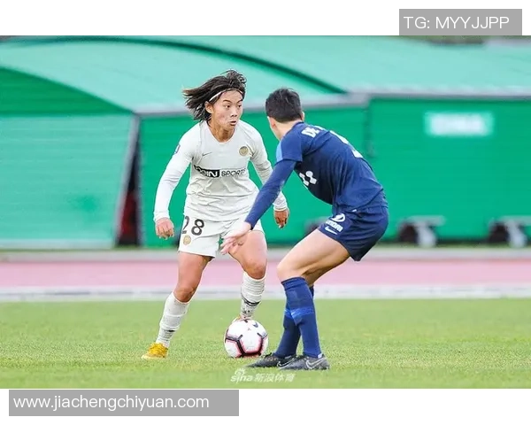 足球明星华丽走红地毯瞬间回顾时尚与运动的完美结合