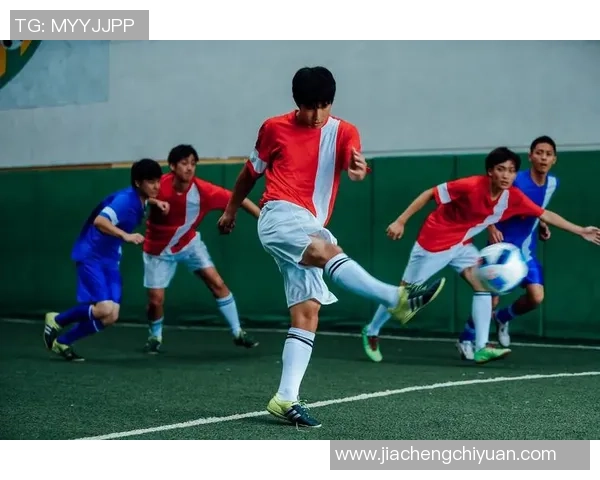 足球明星写真集：捕捉绿茵场上的激情瞬间与荣耀时刻